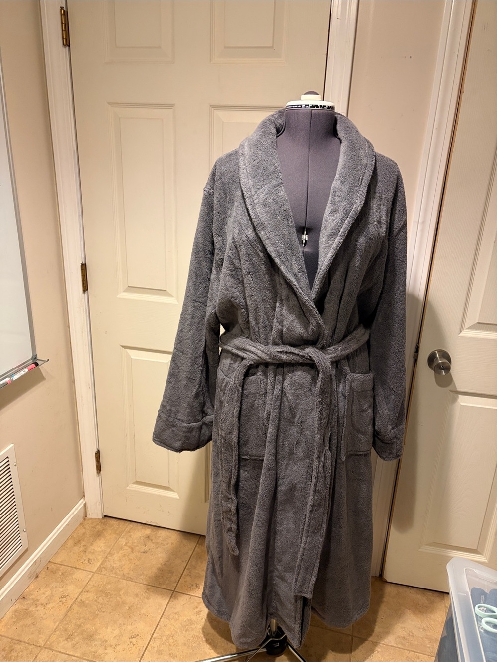 The Company Store Men's Plush Shawl Collar Bathrobe in Gunmetal XXL *Call Out*
